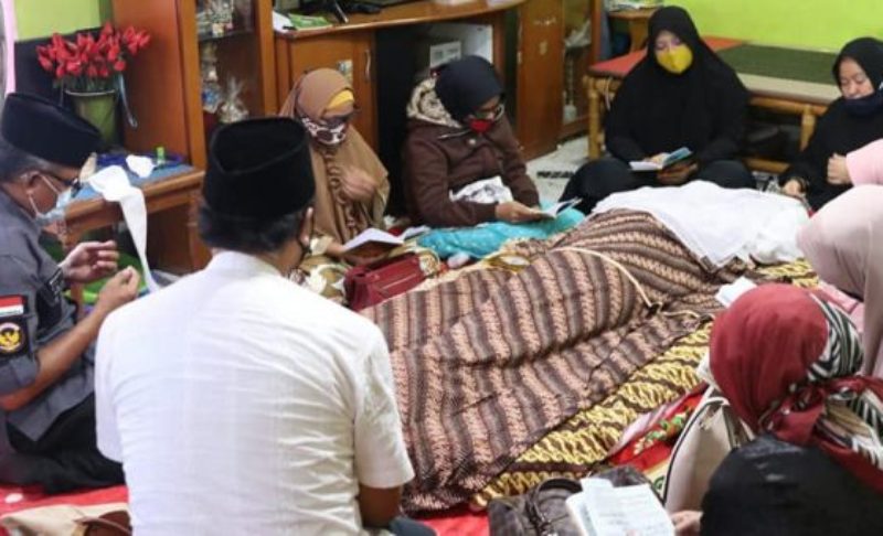 Mantan Camat Sagulung Berpulang, Sekretaris Daerah Batam Jefridin Hamid Takziah ke Rumah Duka 